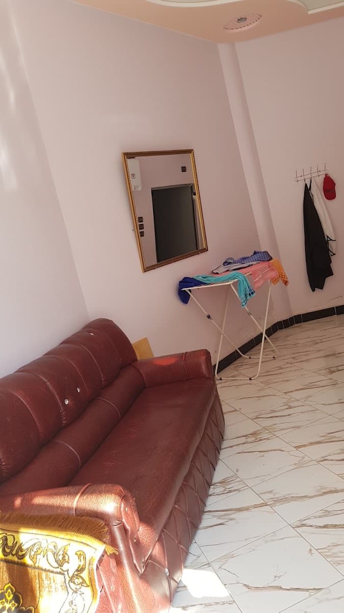 حلاق ايوب