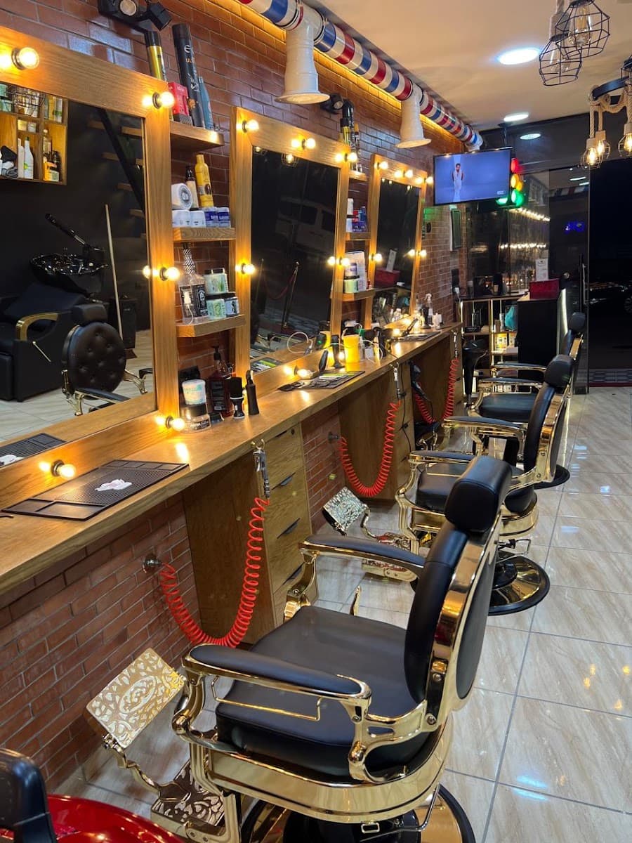 THE ROYAL BARBERSHOP