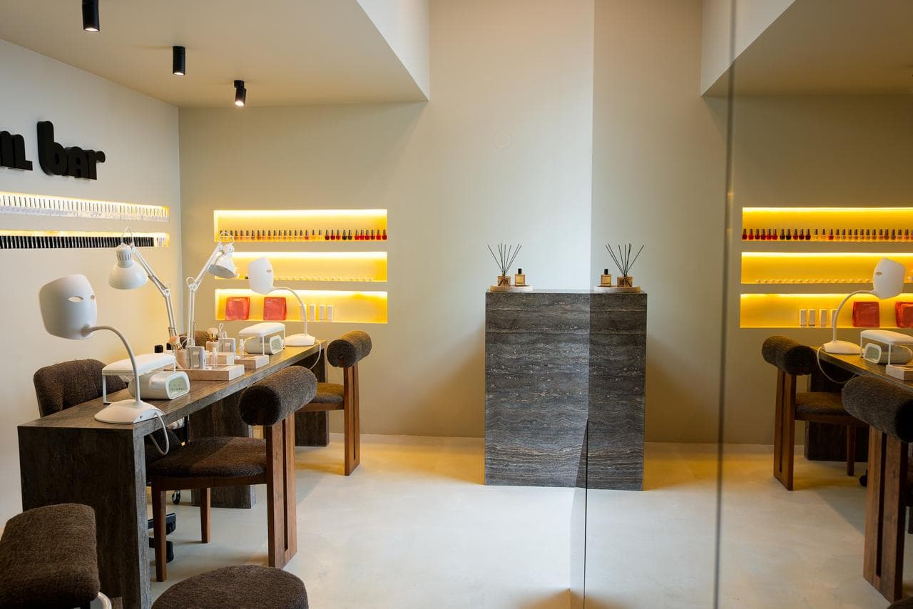 GLOW ROOM