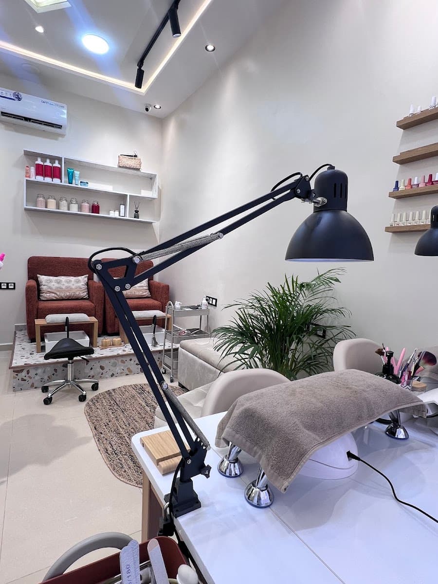 LEANA STUDIO BEAUTY SALON