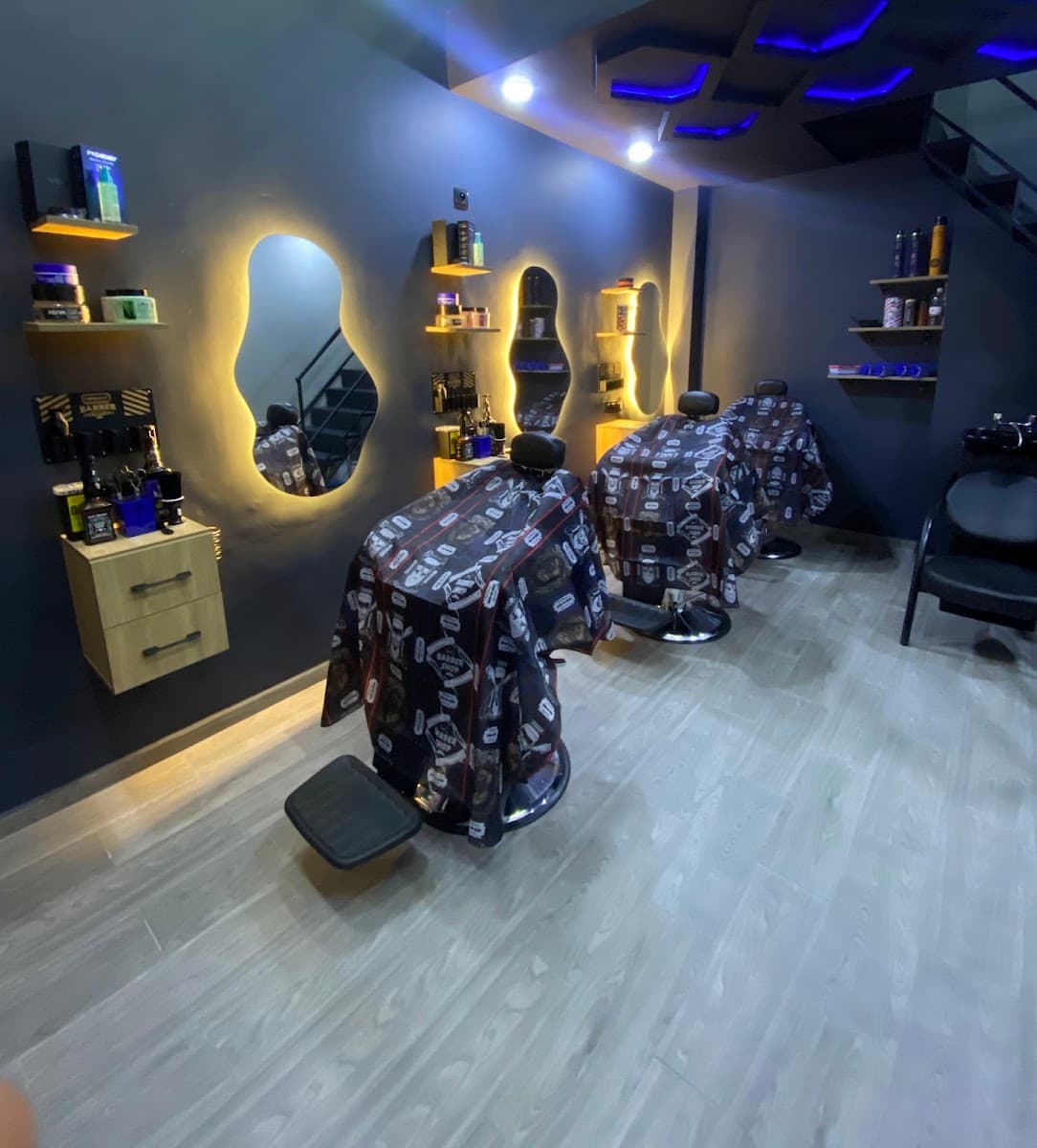 LE H BARBER