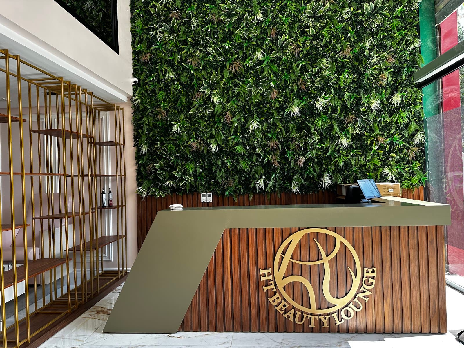 HT BEAUTY LOUNGE