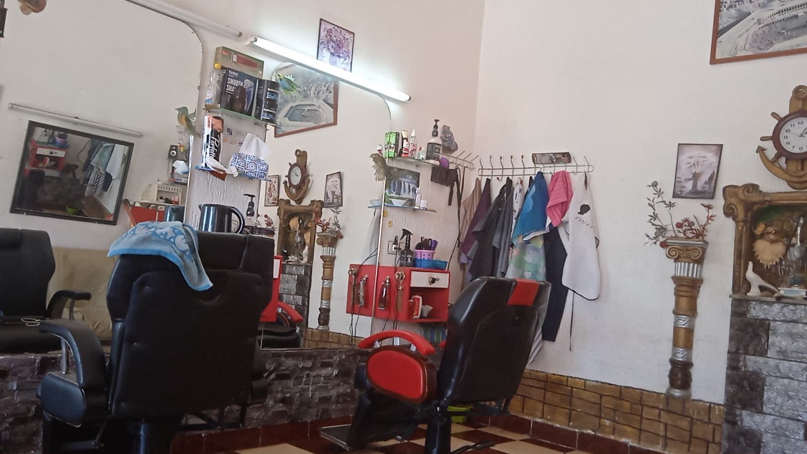 Coiffeur – Unnamed Road