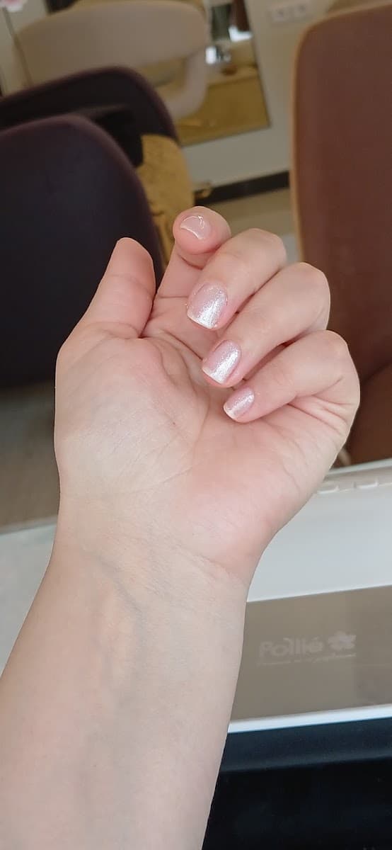 Gold wave beauty lounge