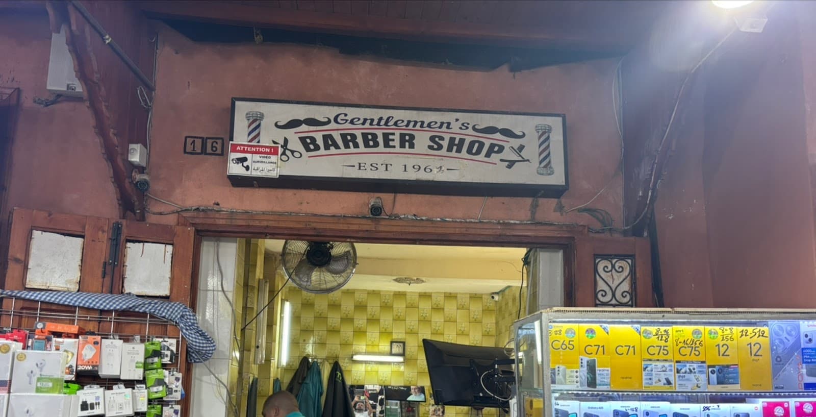 Gentlemen's barbershop est.1969
