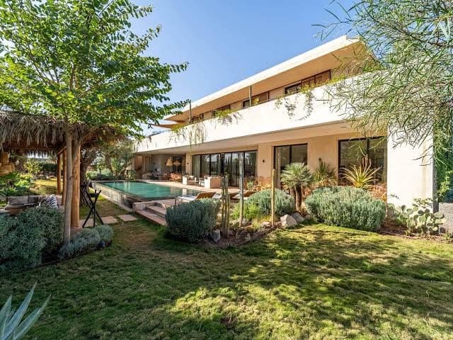 Elegant 6-Bedroom Spa, Pool, Gym & Cinema